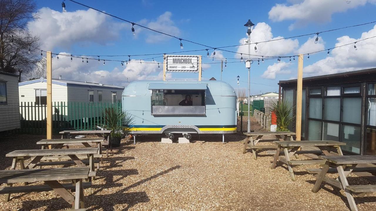 Tessas Caravan Breaks Chapel Saint Leonards Exterior photo