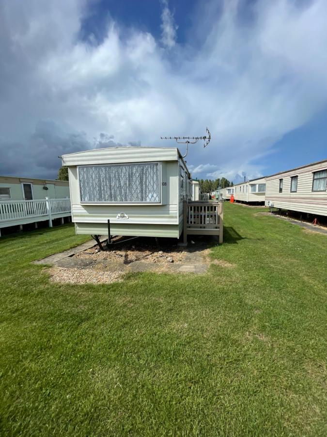 Tessas Caravan Breaks Chapel Saint Leonards Exterior photo